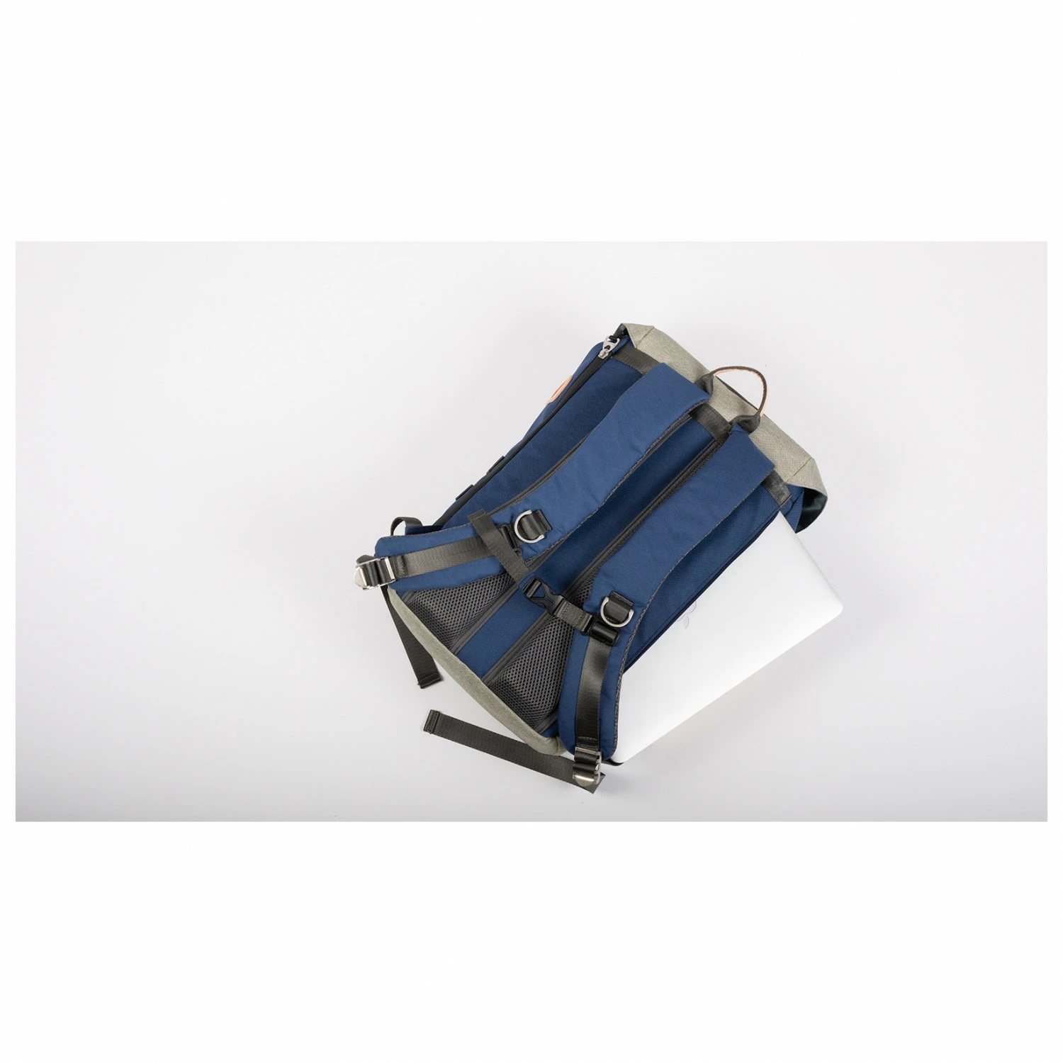 Doughnut Colorado Small 15 - Daypack 6 Doughnut Colorado Small 15 - Daypack - Image 4