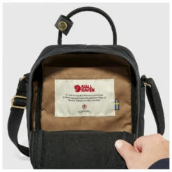 FJÄLLRÄVEN Kånken No. 2 Black Sling 2,5 - Shoulder Bag 23 FJÄLLRÄVEN Kånken No. 2 Black Sling 2,5 - Shoulder Bag -camping sale fjaellraeven kaanken no 2 black sling 25 shoulder bag detail 10