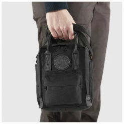 FJÄLLRÄVEN Kånken No. 2 Black Sling 2,5 - Shoulder Bag 16 FJÄLLRÄVEN Kånken No. 2 Black Sling 2,5 - Shoulder Bag -camping sale fjaellraeven kaanken no 2 black sling 25 shoulder bag detail 3